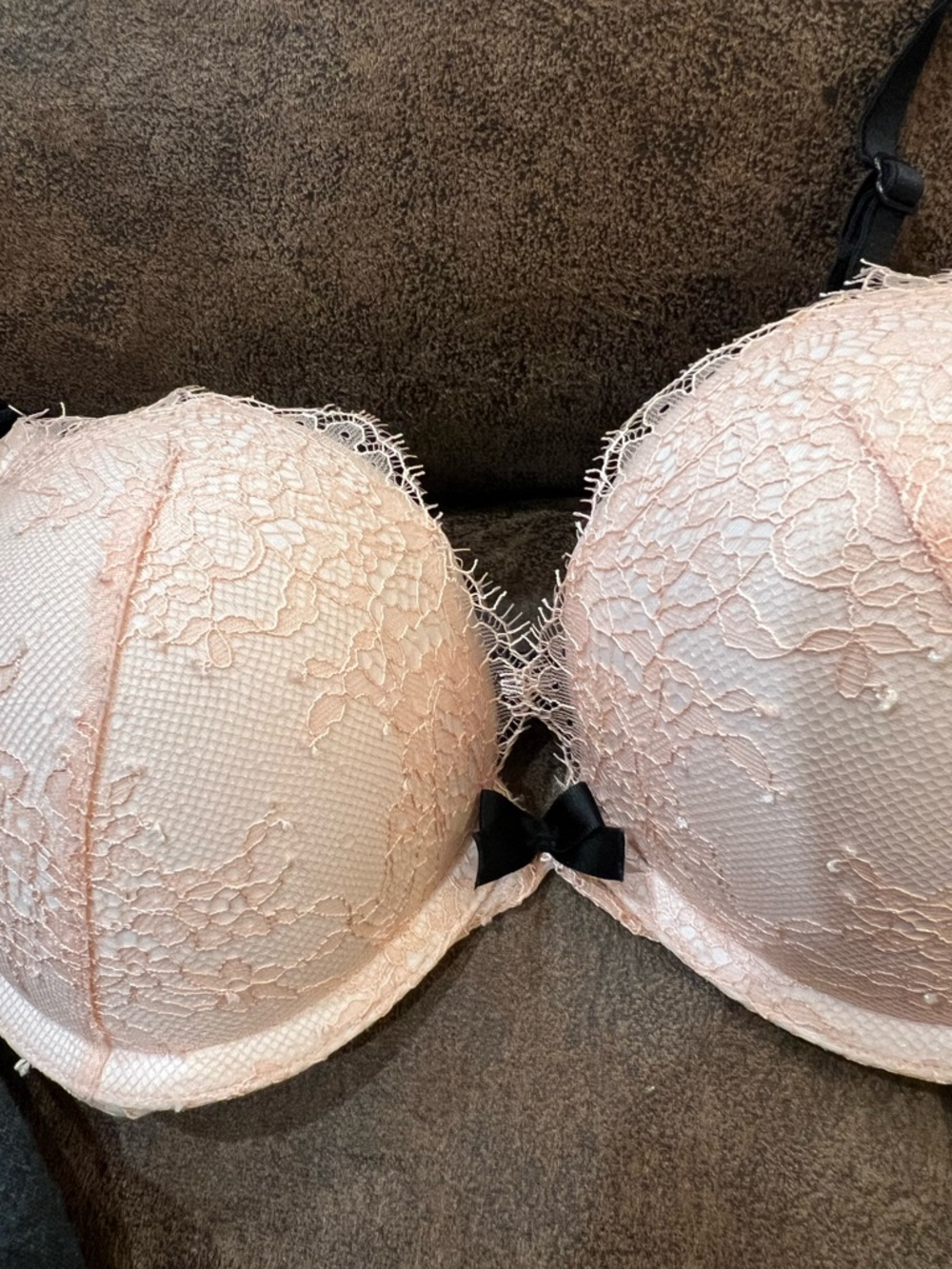 Victoria's Secret Blush Lace Bombshell Push-Up Bra with Black Straps - Picture 2 of 4